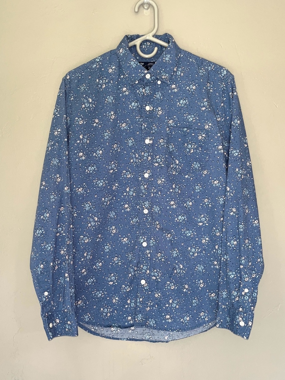 Gap Mens Blue White Light Pink Floral Print Long Sleeve Button Up Shirt M